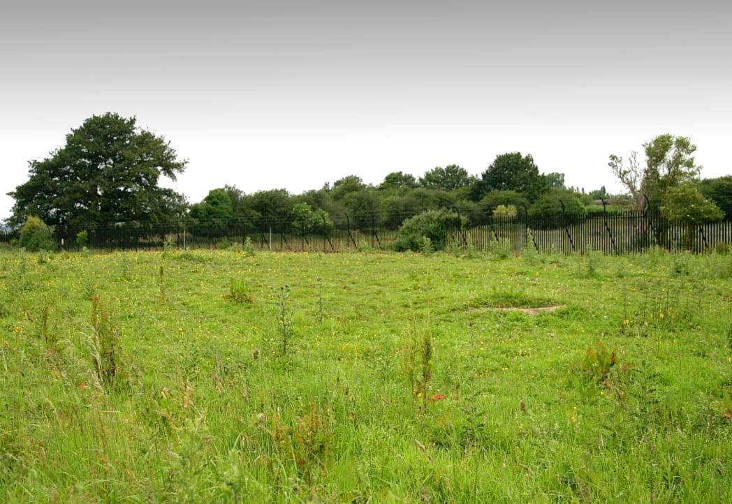 Astronomical Alignments at a Bronze Age Round Barrow in Crick