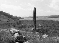 Kintraw standing stone and cairn, looking South-west towards Loch Craignish (Photo: June 1990)